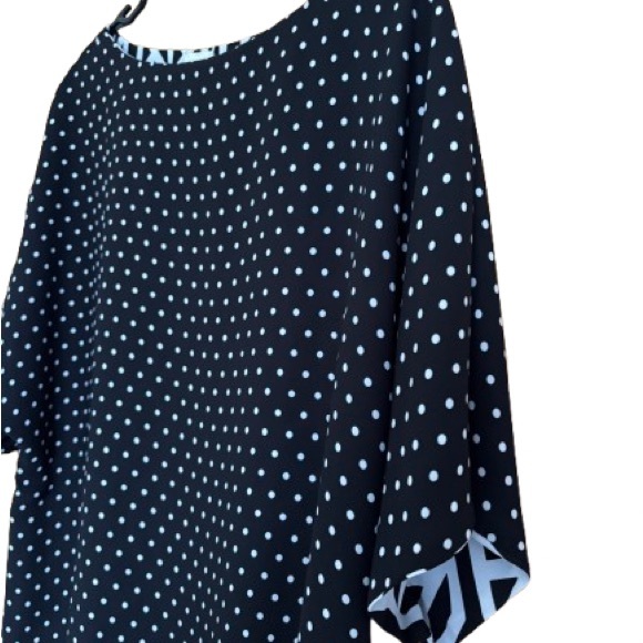 Women's Chico's Black & White Reversible Blouse Sz 2P (12/14) - Picture 4 of 5